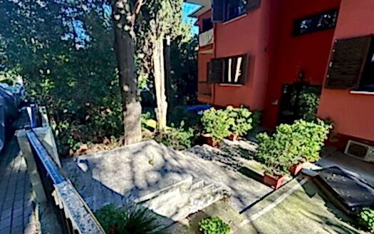 BEBEK KORTEL KORUSUNDA BOĞAZ MANZARALI VE HAVUZLU SATILIK MÜSTAKİL BİNA