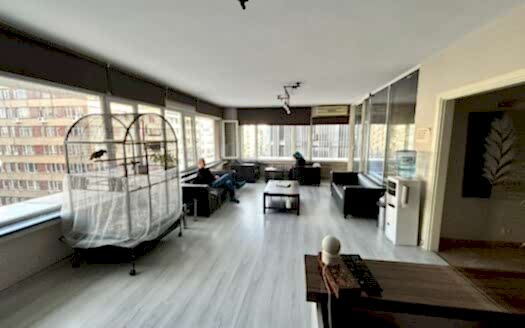 OSMANBEY HALASKARGAZİ CADDESİ’nde KÖŞE KONUMDA KİRALIK